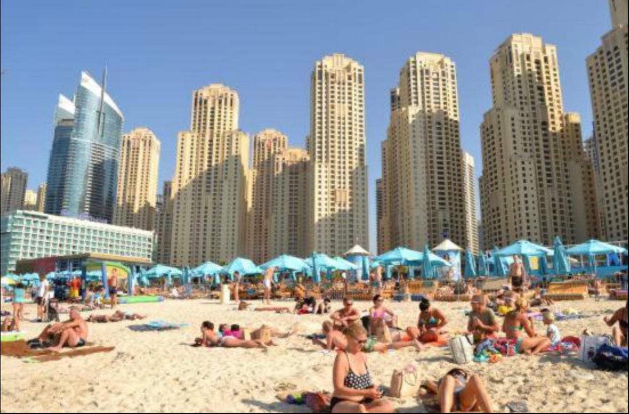 California Hostel Dubai Beach Esterno foto