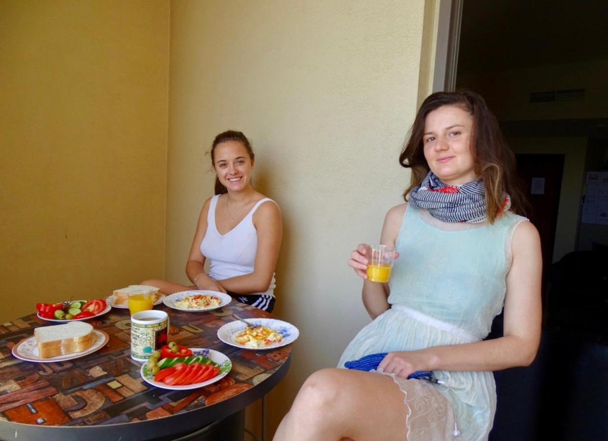 California Hostel Dubai Beach Esterno foto