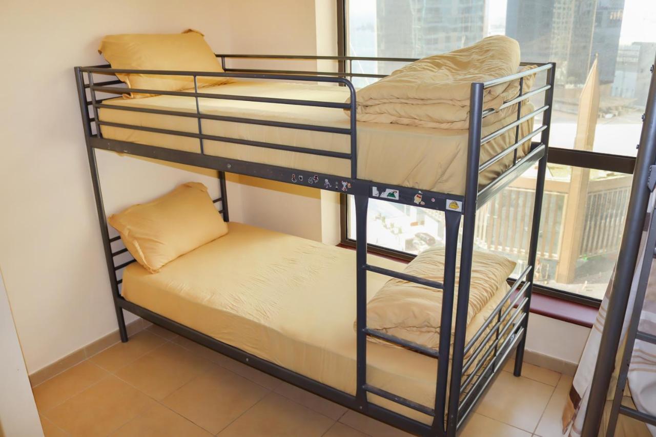 California Hostel Dubai Beach Esterno foto