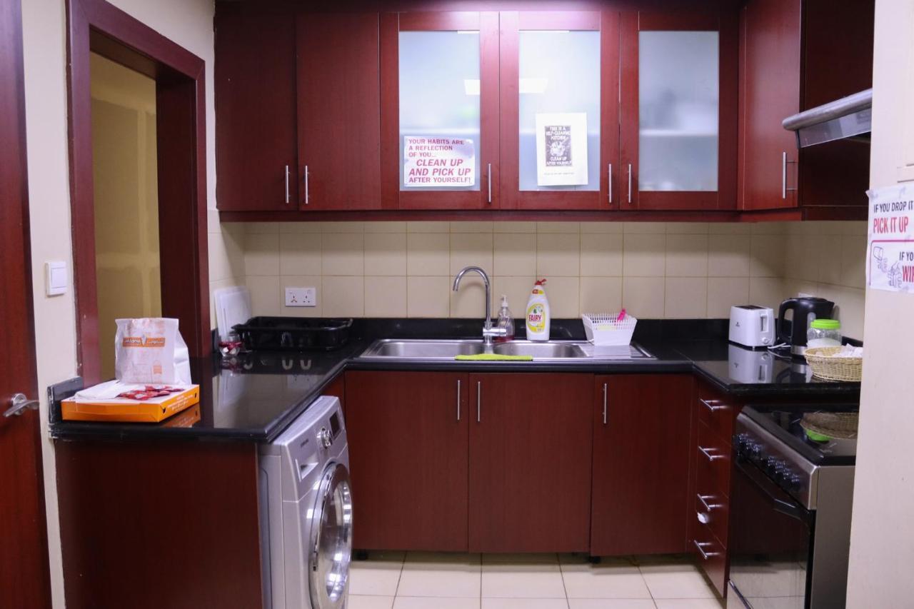 California Hostel Dubai Beach Esterno foto